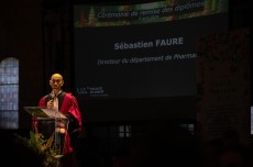 La cérémonie était présidée par le Prof. S. Faure, Vice-doyen de la faculté de Santé