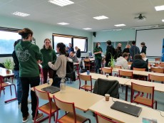 Discussions entre association, professeurs et familles