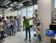 Visite du Nokia Romania Garage 