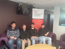 Les gagnants du concours de procès simulé Charles-Rousseau : Thibaut Breteau, Baptiste Chiron, Nathan Cussonneau et Ulysse Lhériau