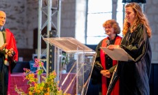 Le prix Jane Cottin a été remis à Faustine Montmaneix-Engels par Véronique Marchais