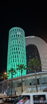 Hôtels et casinos en bords de mer.