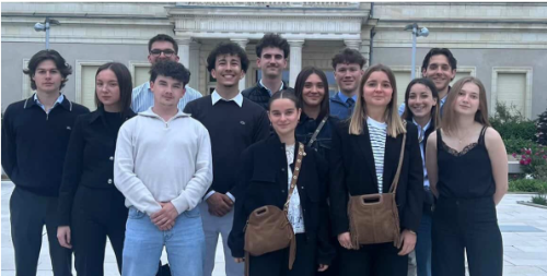 Ulysse Leboucher, 5e en partant de la gauche, est le fondateur de la Junior conseil de l'UA.