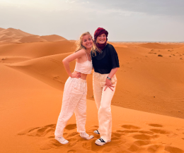 étudiantes au Maroc dans le désert
