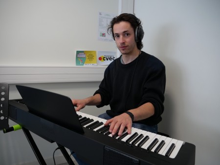 Étudiant à l'IUT, Mateis Ragon a porté l'idée d'un studio de musique à Belle-Beille dans le cadre du budget participatif.
