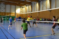 Les étudiants jouent au Volley