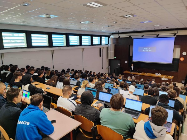 étudiants en amphithéâtre