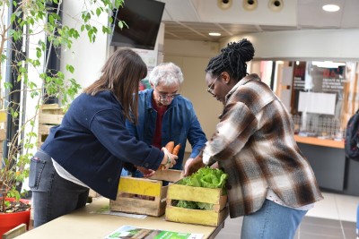 Les étudiant∙es de Saumur peuvent bénéficier de paniers de légumes solidaires depuis septembre.